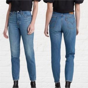 BNWT Levi’s Wedgie Fit Medium Wash High Rise Straight Leg Jeans Size 25